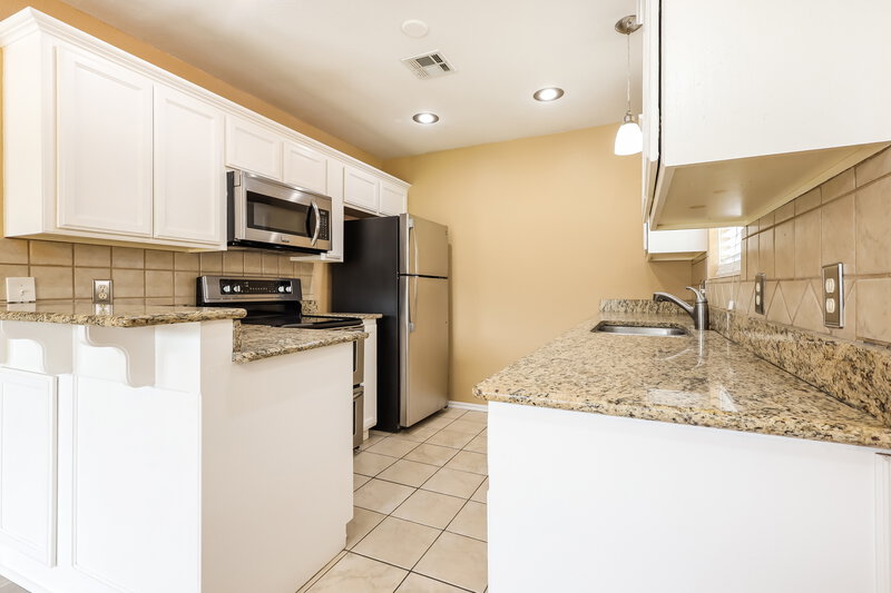 1,605/Mo, 4908 SE 88th Terrace Oklahoma City, OK 73135 Kitchen View