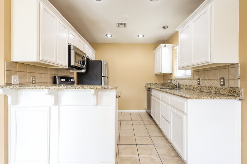 1,605/Mo, 4908 SE 88th Terrace Oklahoma City, OK 73135 Kitchen View 2