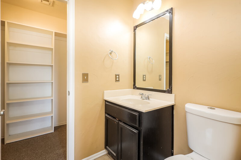 1,605/Mo, 4908 SE 88th Terrace Oklahoma City, OK 73135 Main Bathroom View