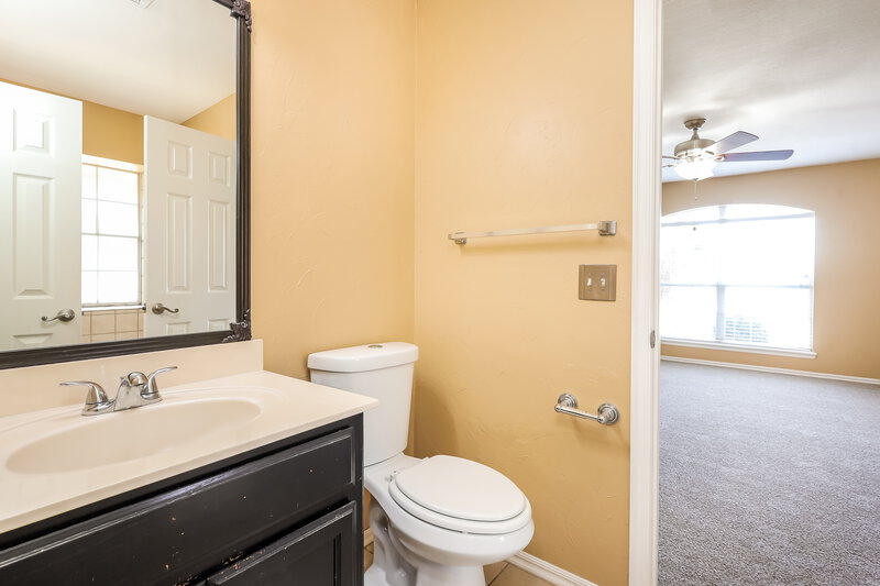 1,605/Mo, 4908 SE 88th Terrace Oklahoma City, OK 73135 Main Bathroom View 2