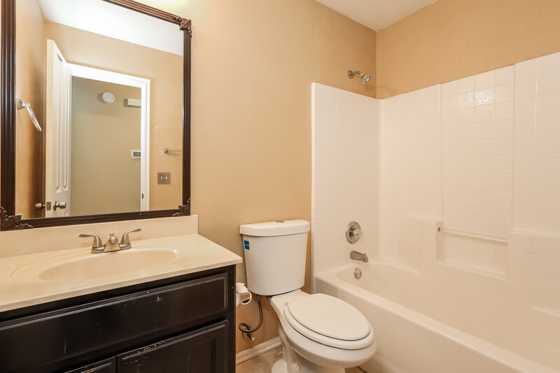 1,605/Mo, 4908 SE 88th Terrace Oklahoma City, OK 73135 Bathroom View