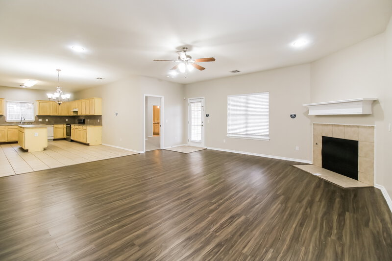 1,790/Mo, 6916 Freedom Ave Oklahoma City, OK 73135 Living Room View 2