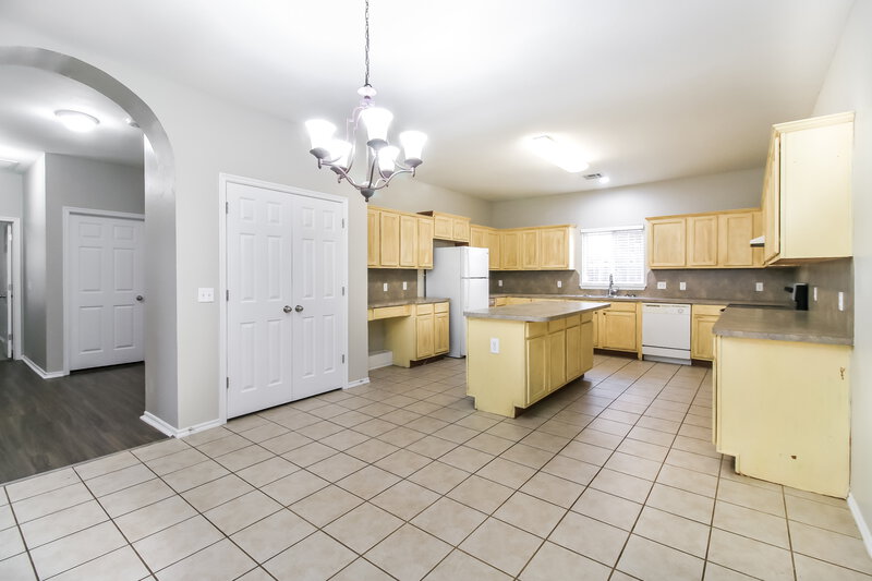 1,790/Mo, 6916 Freedom Ave Oklahoma City, OK 73135 Dining Room View