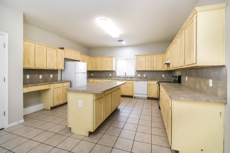 1,790/Mo, 6916 Freedom Ave Oklahoma City, OK 73135 Kitchen View