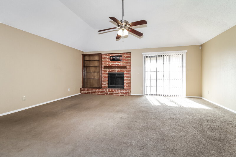 1,700/Mo, 8309 Stonewood Dr Oklahoma City, OK 73135 Living Room View