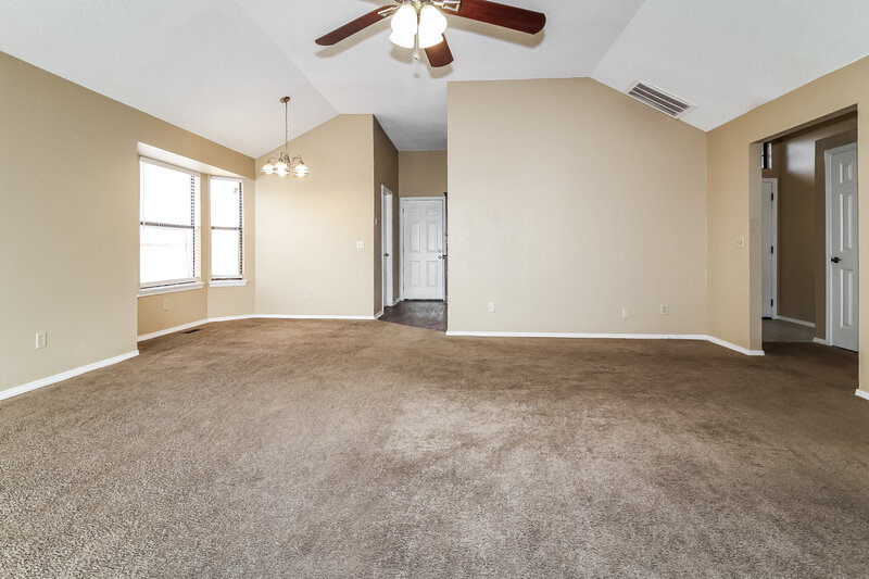 1,700/Mo, 8309 Stonewood Dr Oklahoma City, OK 73135 Living Room View 2