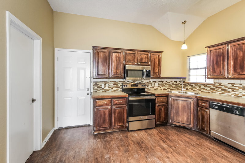 1,700/Mo, 8309 Stonewood Dr Oklahoma City, OK 73135 Kitchen View 2