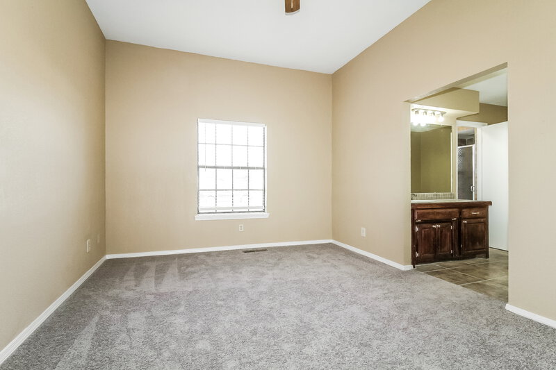 1,700/Mo, 8309 Stonewood Dr Oklahoma City, OK 73135 Main Bedroom View 2