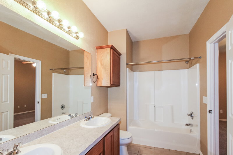1,435/Mo, 7104 Eagles Landing Oklahoma City, OK 73135 Main Bathroom View