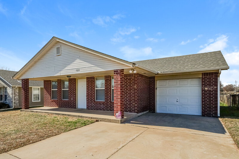1,330/Mo, 1933 Creekridge Dr Oklahoma City, OK 73141 Front View