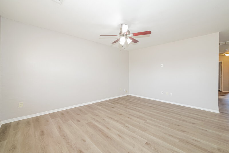 1,330/Mo, 1933 Creekridge Dr Oklahoma City, OK 73141 Living Room View