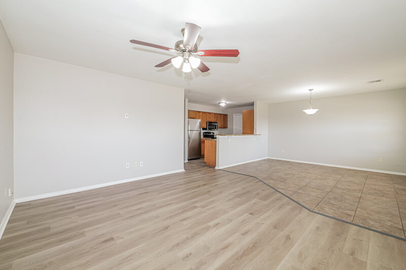 1,330/Mo, 1933 Creekridge Dr Oklahoma City, OK 73141 Living Room View 2