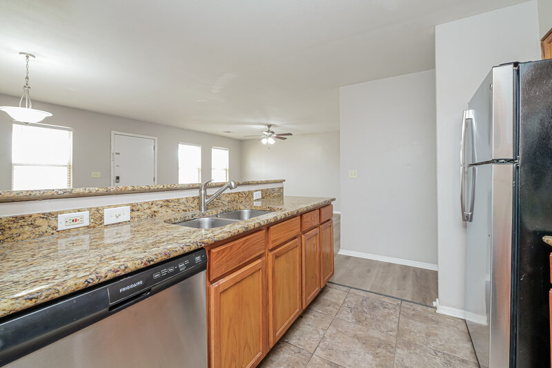 1,330/Mo, 1933 Creekridge Dr Oklahoma City, OK 73141 Kitchen View 2