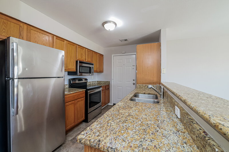 1,330/Mo, 1933 Creekridge Dr Oklahoma City, OK 73141 Kitchen View 3