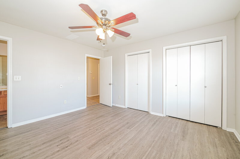 1,330/Mo, 1933 Creekridge Dr Oklahoma City, OK 73141 Main Bedroom View