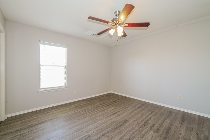 1,330/Mo, 1933 Creekridge Dr Oklahoma City, OK 73141 Main Bedroom View 2