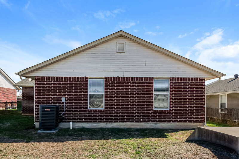 1,330/Mo, 1933 Creekridge Dr Oklahoma City, OK 73141 Rear View