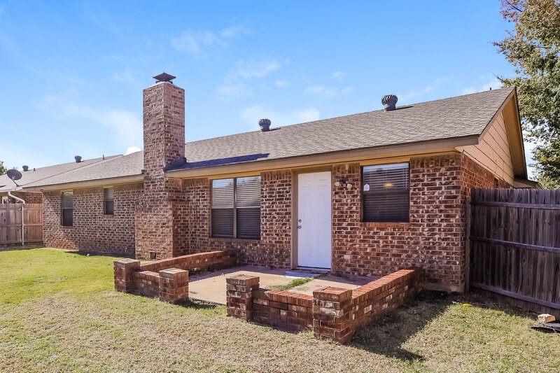 1,500/Mo, 12604 Whispering Hollow Dr Oklahoma City, OK 73142 Rear View