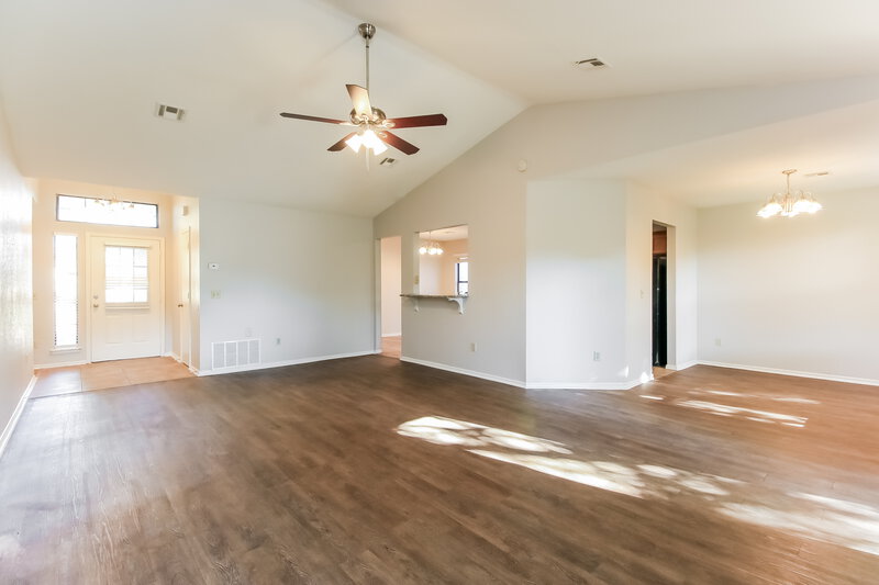 1,280/Mo, 12817 Brandon Pl Oklahoma City, OK 73142 Living Room View 2