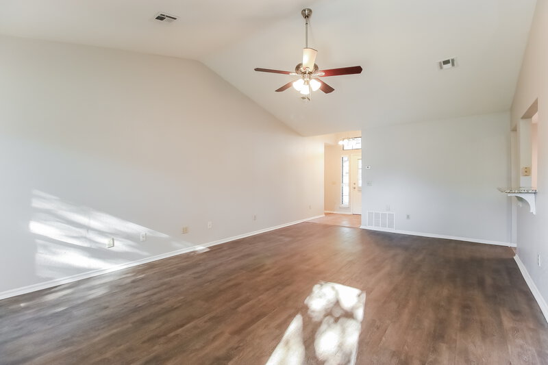 1,280/Mo, 12817 Brandon Pl Oklahoma City, OK 73142 Living Room View 3