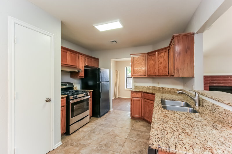 1,280/Mo, 12817 Brandon Pl Oklahoma City, OK 73142 Kitchen View