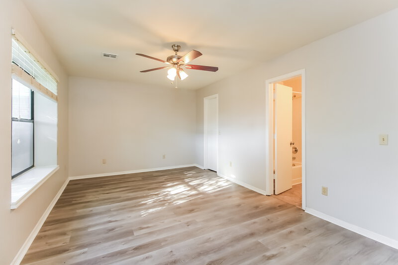 1,280/Mo, 12817 Brandon Pl Oklahoma City, OK 73142 Main Bedroom View
