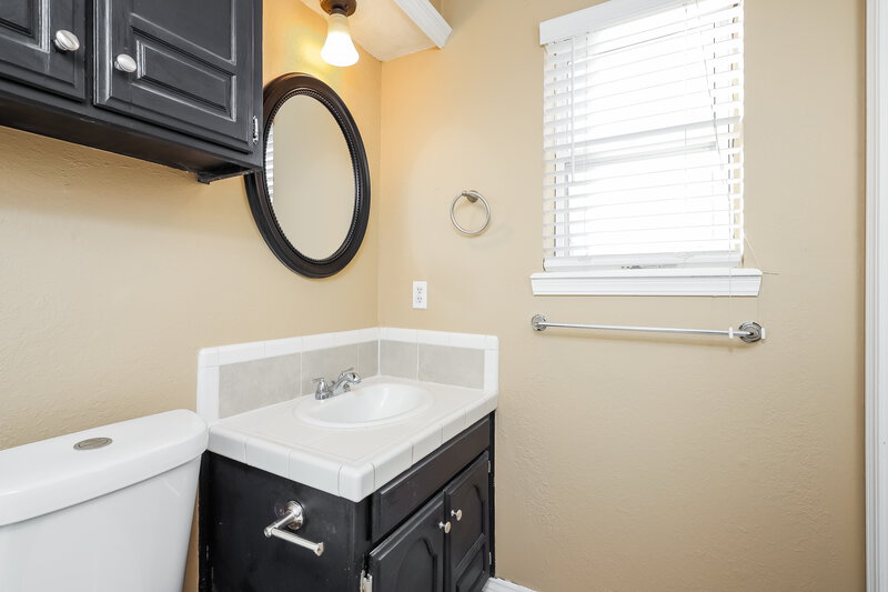 1,535/Mo, 7421 NW 125th St Oklahoma City, OK 73142 Main Bathroom View 2