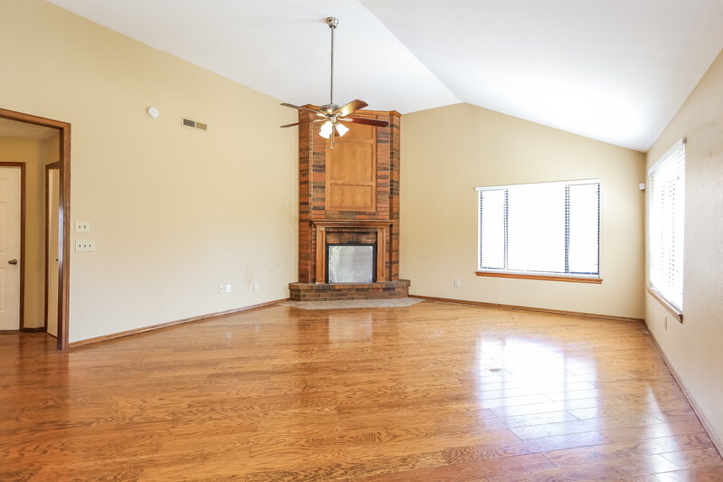 1,395/Mo, 3236 SW 96th St Oklahoma City, OK 73159 Living Room View