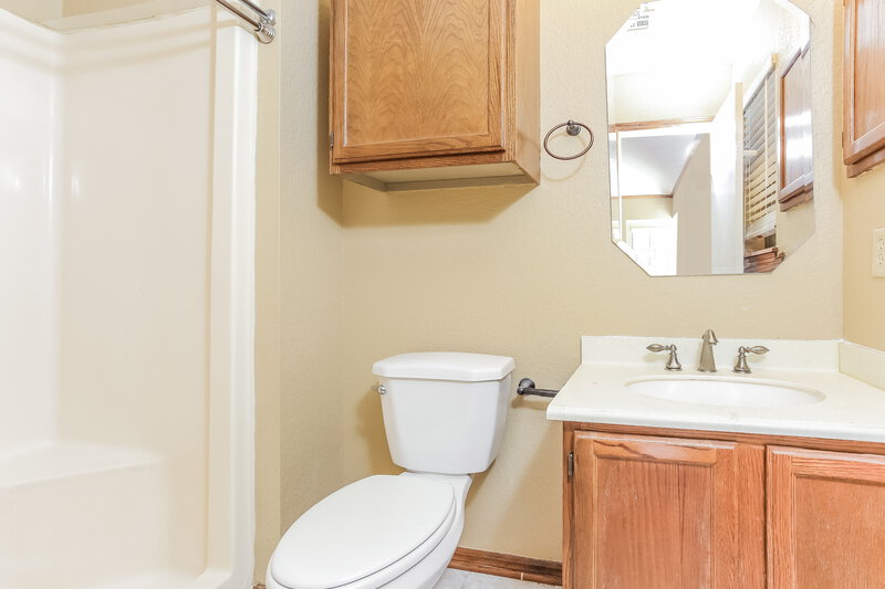 1,395/Mo, 3236 SW 96th St Oklahoma City, OK 73159 Bathroom View
