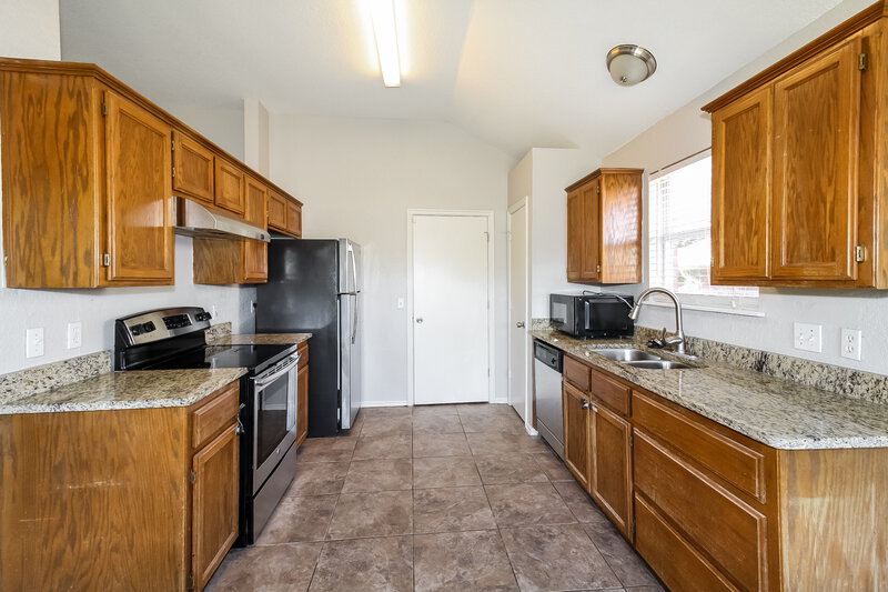 1,460/Mo, 10312 Lighthouse Ct Oklahoma City, OK 73159 Kitchen View