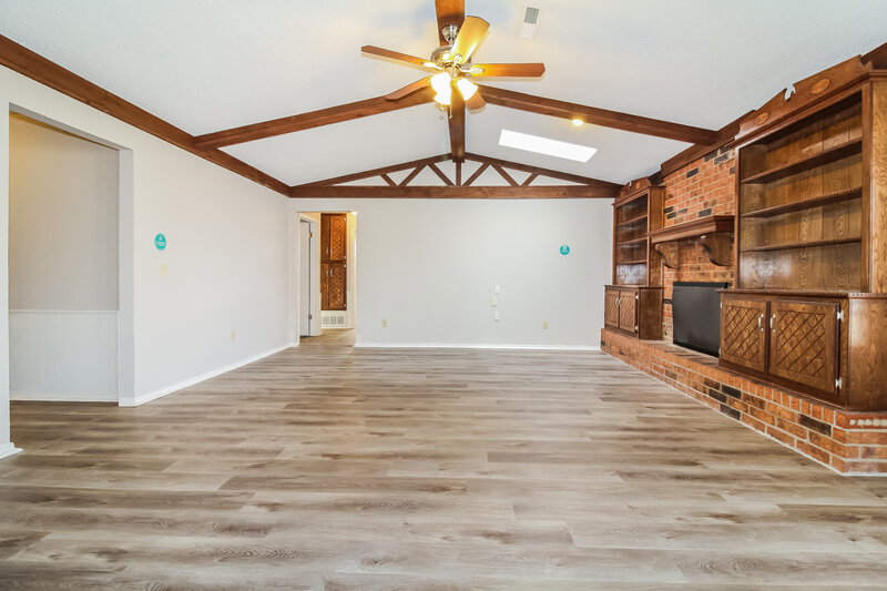1,605/Mo, 1519 Hollow Oak Dr Moore, OK 73160 Living Room View