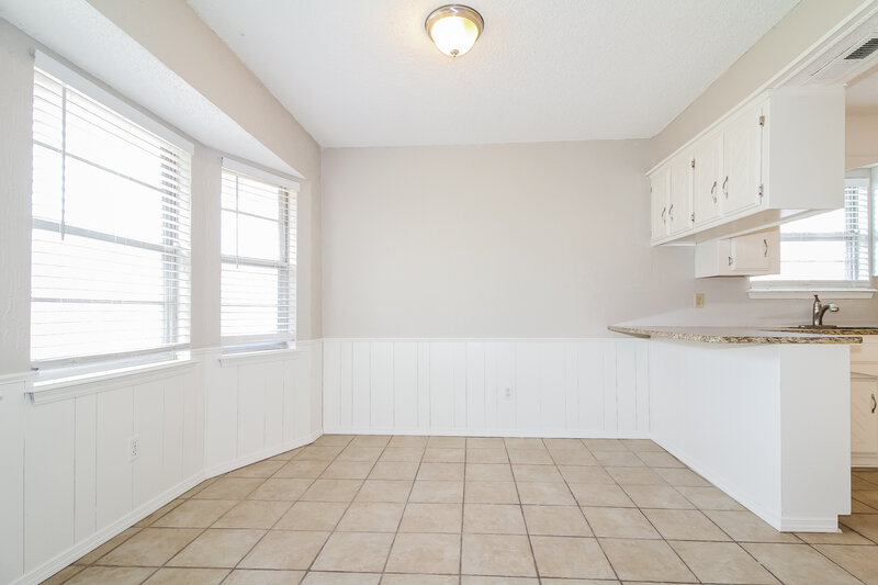 1,605/Mo, 1519 Hollow Oak Dr Moore, OK 73160 Dining Room View