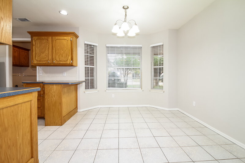 1,310/Mo, 312 SE 6th St Moore, OK 73160 Dining Room View