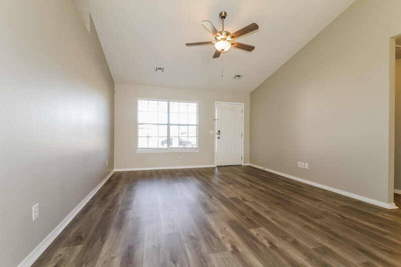 1,730/Mo, 1016 NW 14th Pl Moore, OK 73160 Living Room View 2