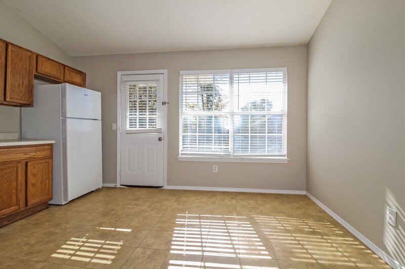 1,730/Mo, 1016 NW 14th Pl Moore, OK 73160 Dining Room View