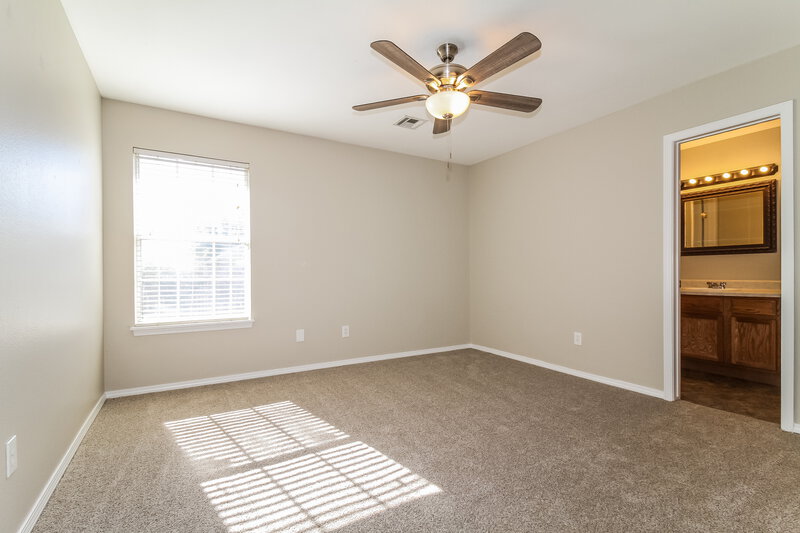 1,730/Mo, 1016 NW 14th Pl Moore, OK 73160 Main Bedroom View 2