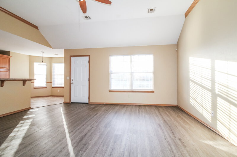 1,505/Mo, 4009 Notting Hill Dr Moore, OK 73160 Living Room View 2