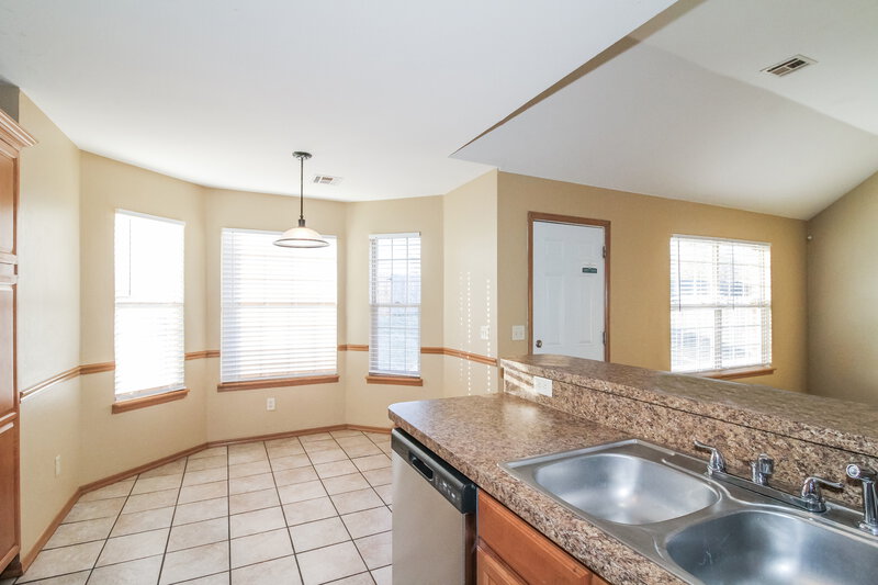 1,505/Mo, 4009 Notting Hill Dr Moore, OK 73160 Kitchen View