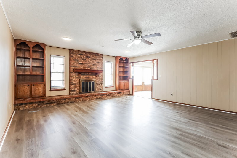 1,510/Mo, 1712 N Lincoln Ave Moore, OK 73160 Living Room View