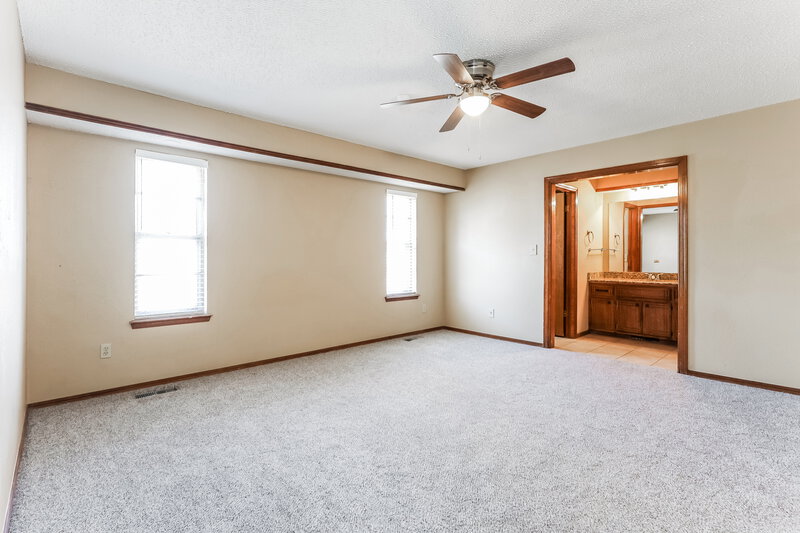 1,510/Mo, 1712 N Lincoln Ave Moore, OK 73160 Main Bedroom View