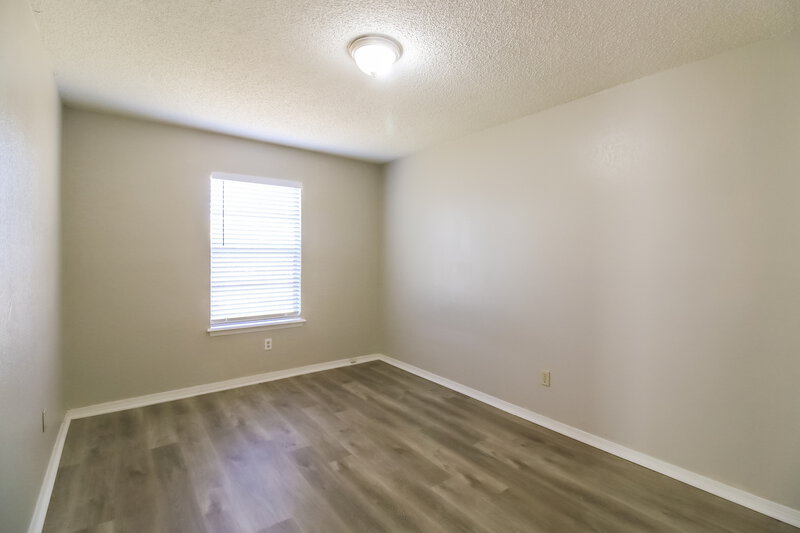 1,165/Mo, 629 Champion Ln Moore, OK 73160 Main Bedroom View
