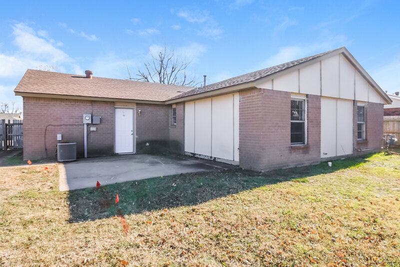 1,165/Mo, 629 Champion Ln Moore, OK 73160 Rear View 2
