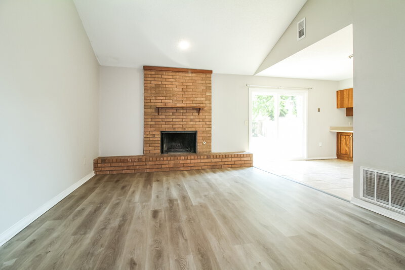 1,380/Mo, 1808 SE 13th St Moore, OK 73160 Living Room View 2