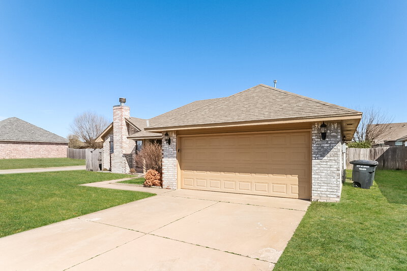 1,610/Mo, 1400 Eagle Drive Moore, OK 73160 Front View 2