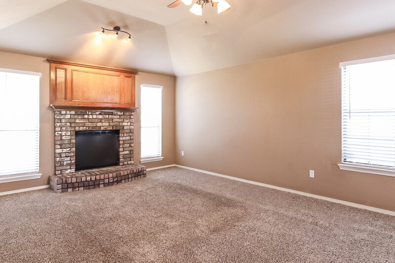 1,610/Mo, 1400 Eagle Drive Moore, OK 73160 Living Room View 2