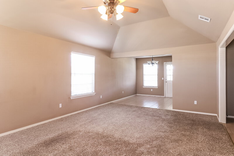 1,610/Mo, 1400 Eagle Drive Moore, OK 73160 Living Room View 4