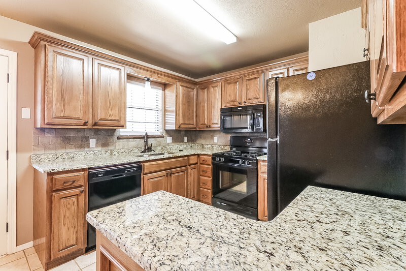 1,610/Mo, 1400 Eagle Drive Moore, OK 73160 Kitchen View