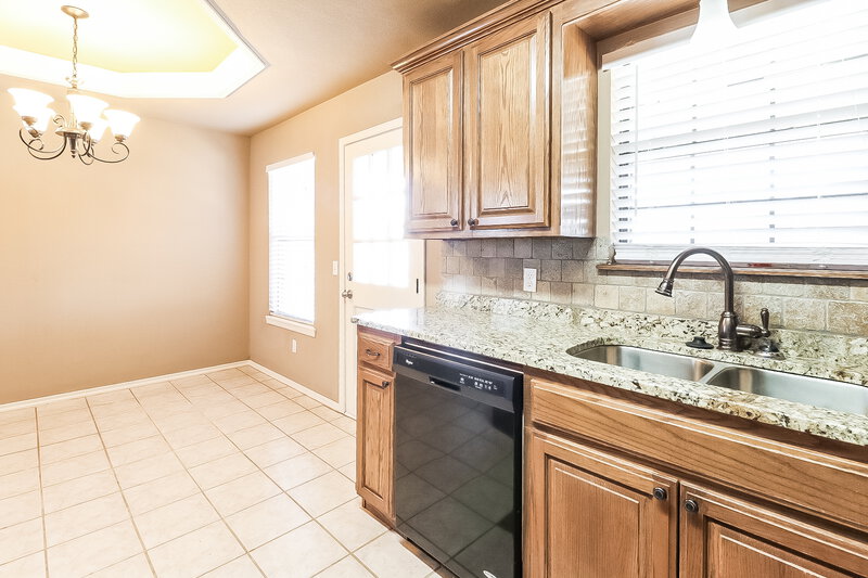 1,610/Mo, 1400 Eagle Drive Moore, OK 73160 Kitchen View 2