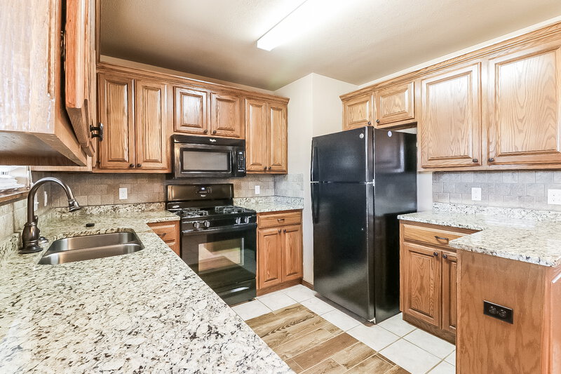 1,610/Mo, 1400 Eagle Drive Moore, OK 73160 Kitchen View 3