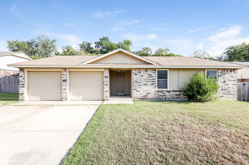 2,020/Mo, 1513 NE 3rd St Moore, OK 73160 External View